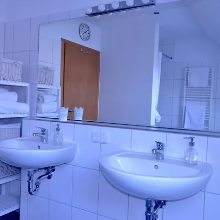 Apartment Zentrumsnahe Im Gruenen Robel